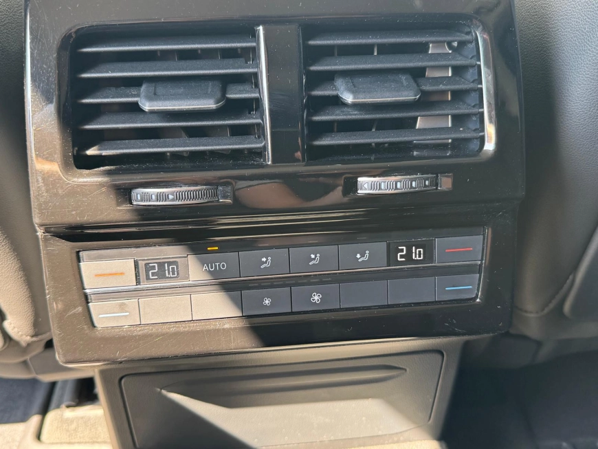 Volkswagen TOUAREG SUV 2022