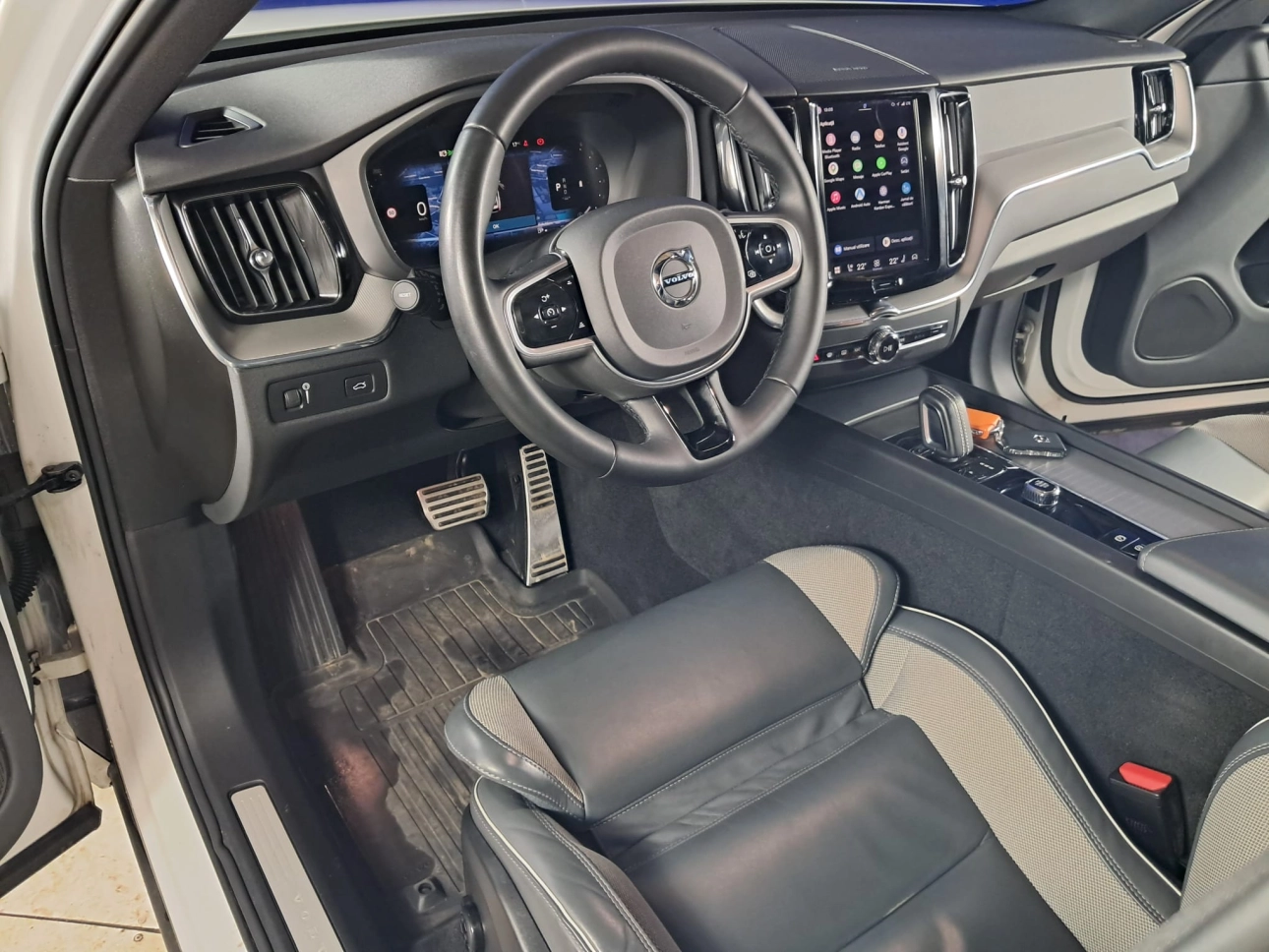 VOLVO XC60 R-DESIGN 2.0TD HYBRID AWD AT8 197CP 2022