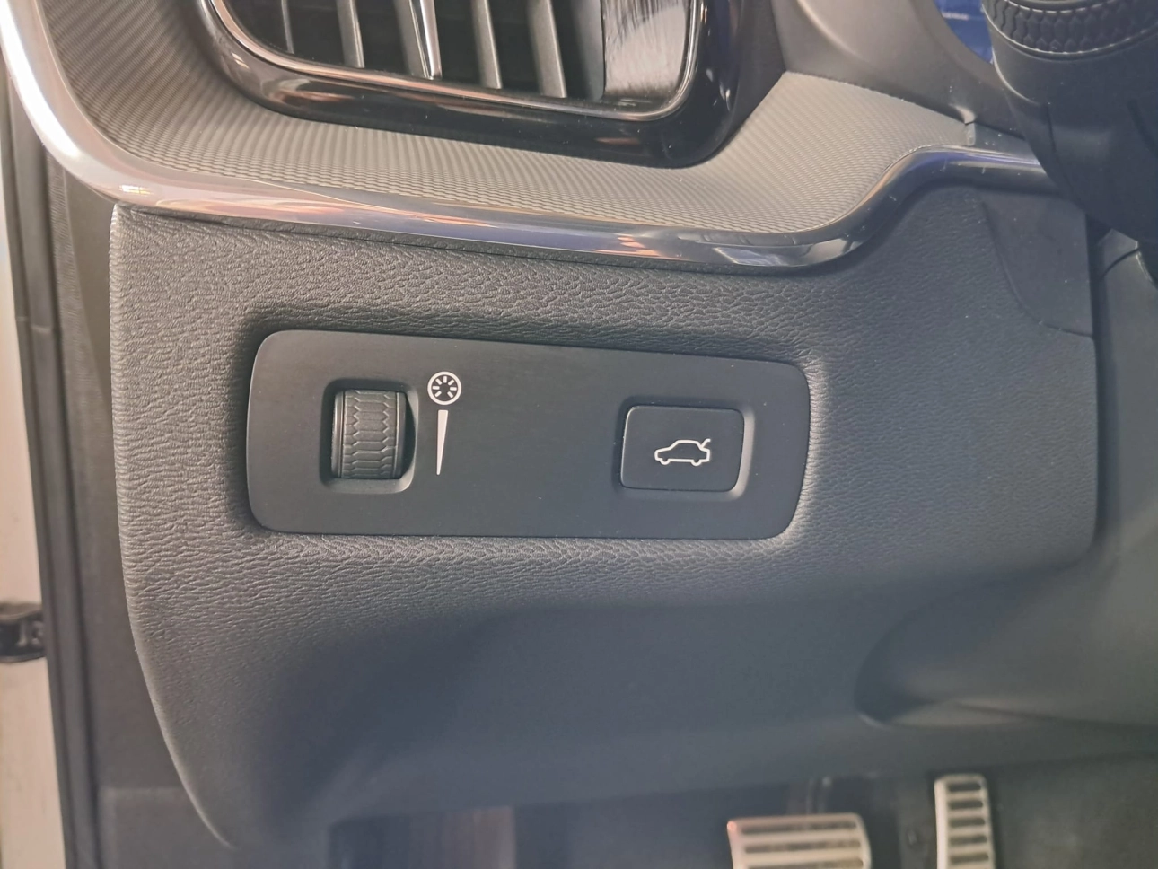 VOLVO XC60 R-DESIGN 2.0TD HYBRID AWD AT8 197CP 2022