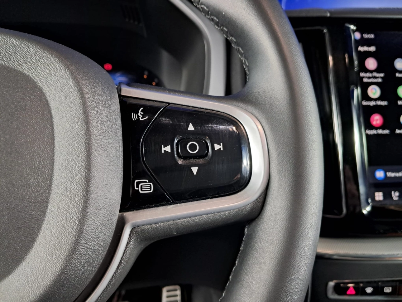 VOLVO XC60 R-DESIGN 2.0TD HYBRID AWD AT8 197CP 2022