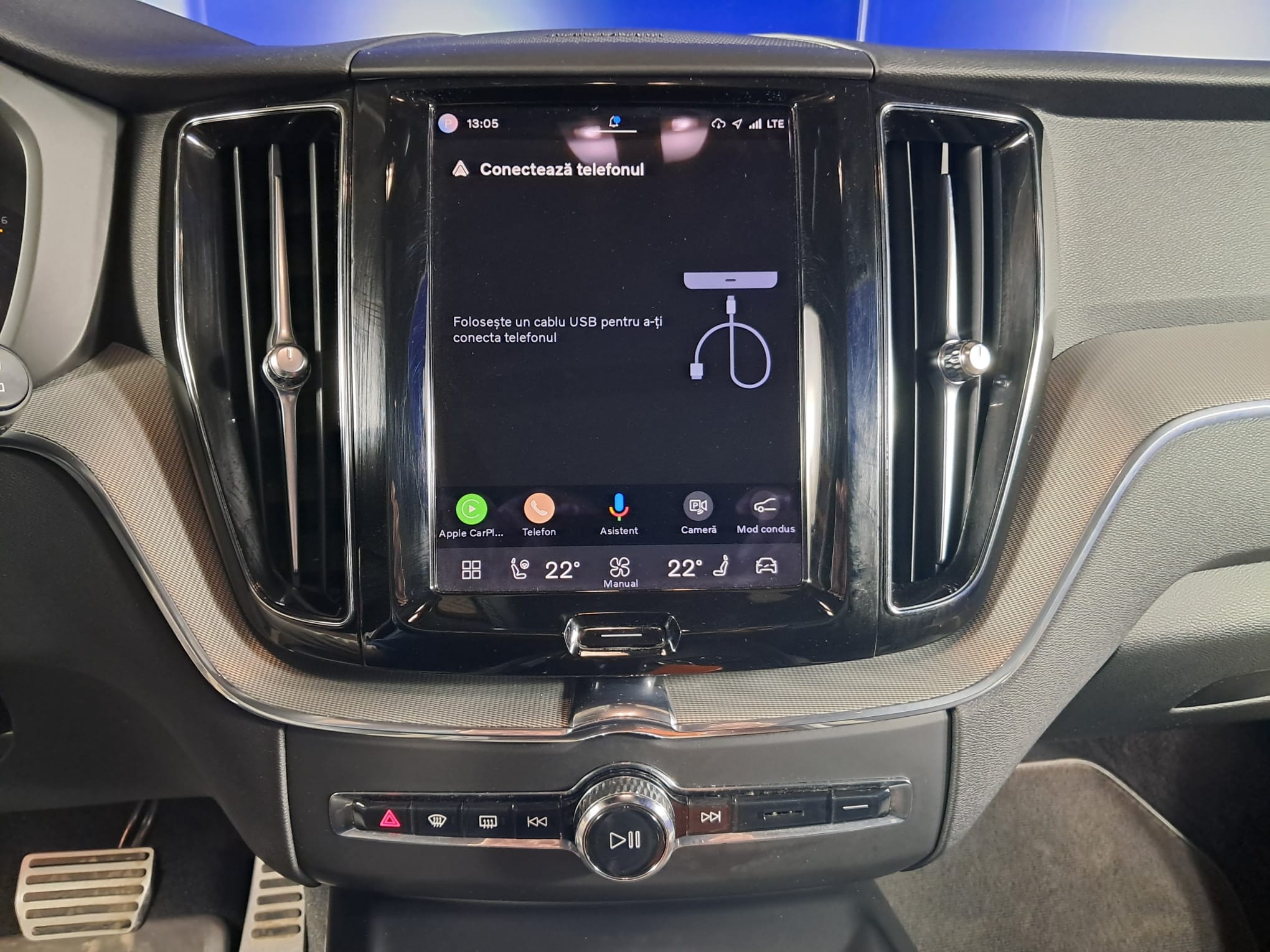 VOLVO XC60 2022 — imagine 14