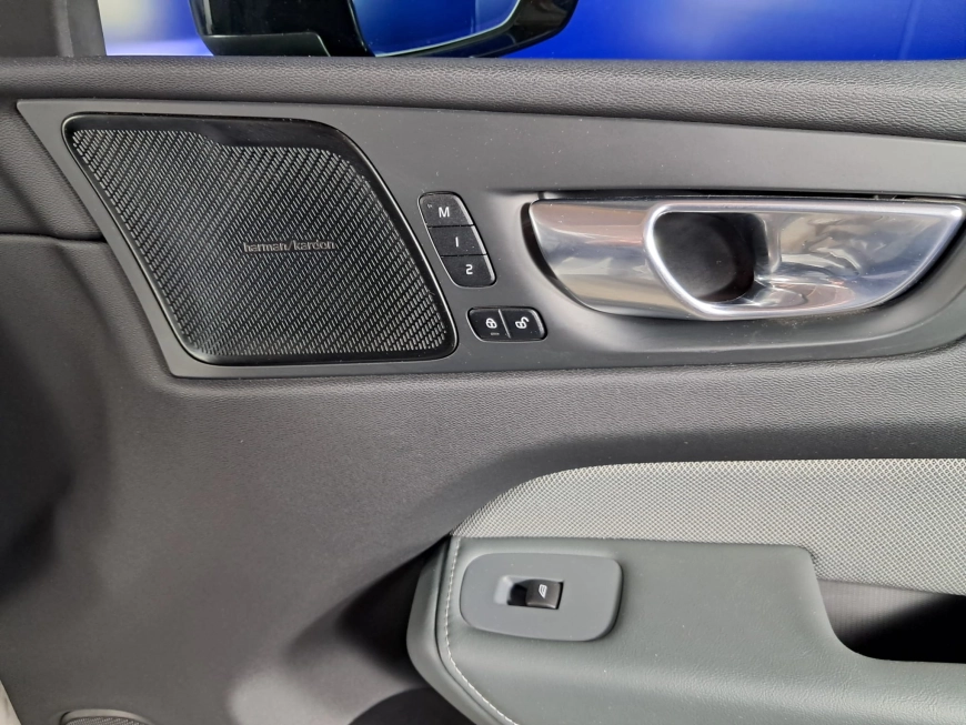 VOLVO XC60 R-DESIGN 2.0TD HYBRID AWD AT8 197CP 2022
