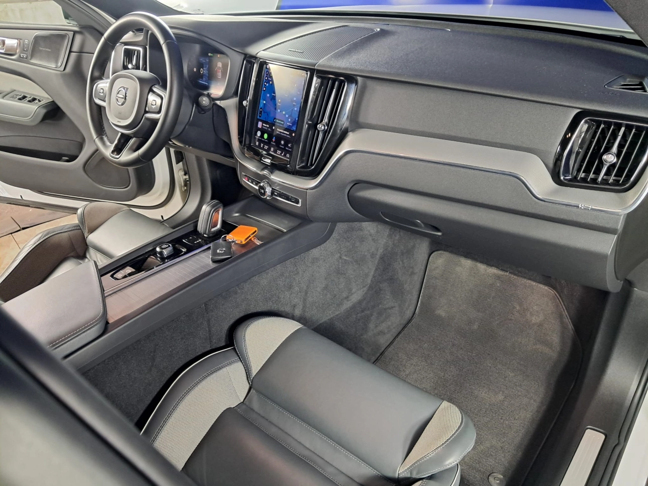 VOLVO XC60 R-DESIGN 2.0TD HYBRID AWD AT8 197CP 2022