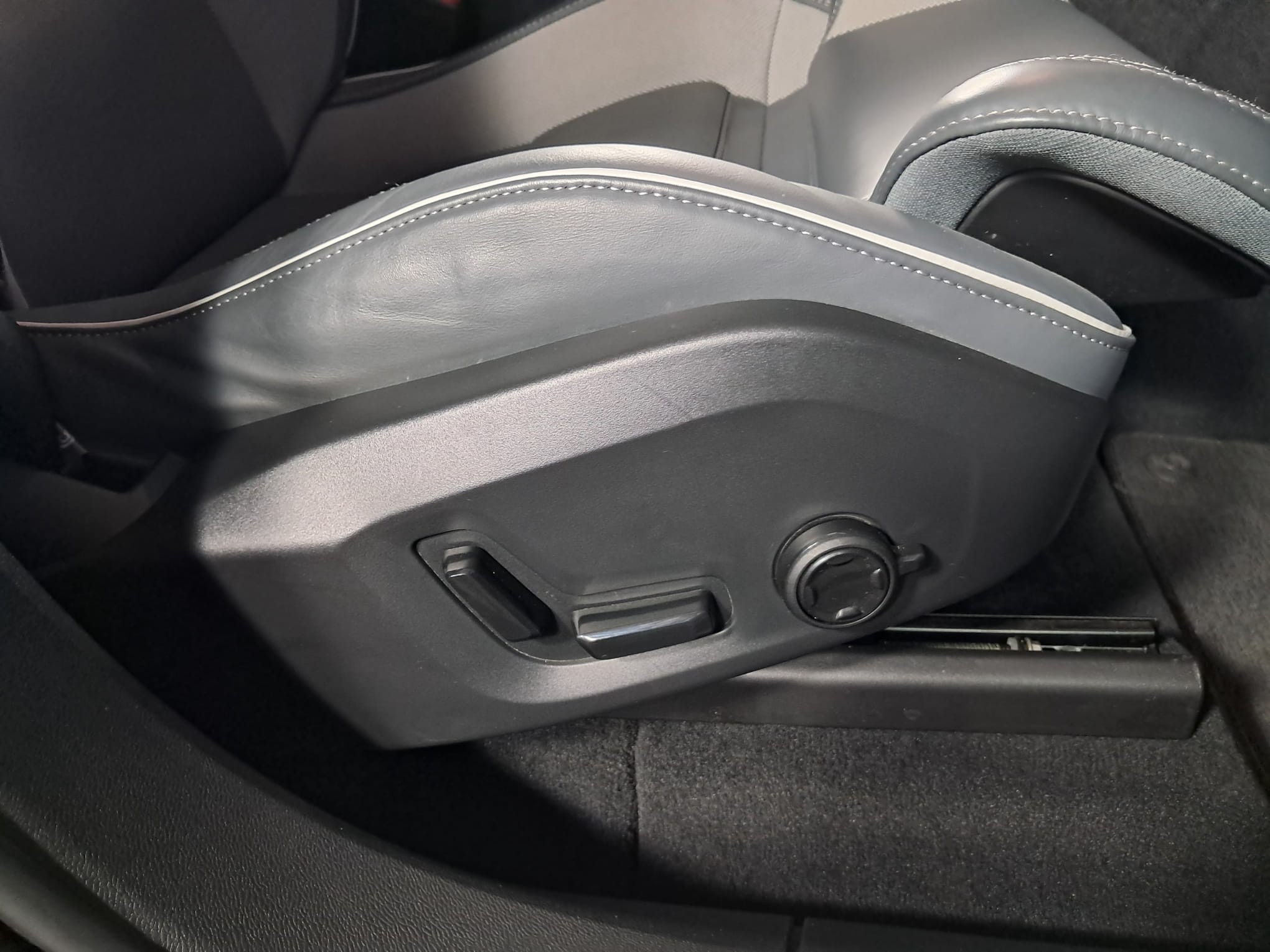 VOLVO XC60 2022 — imagine 18