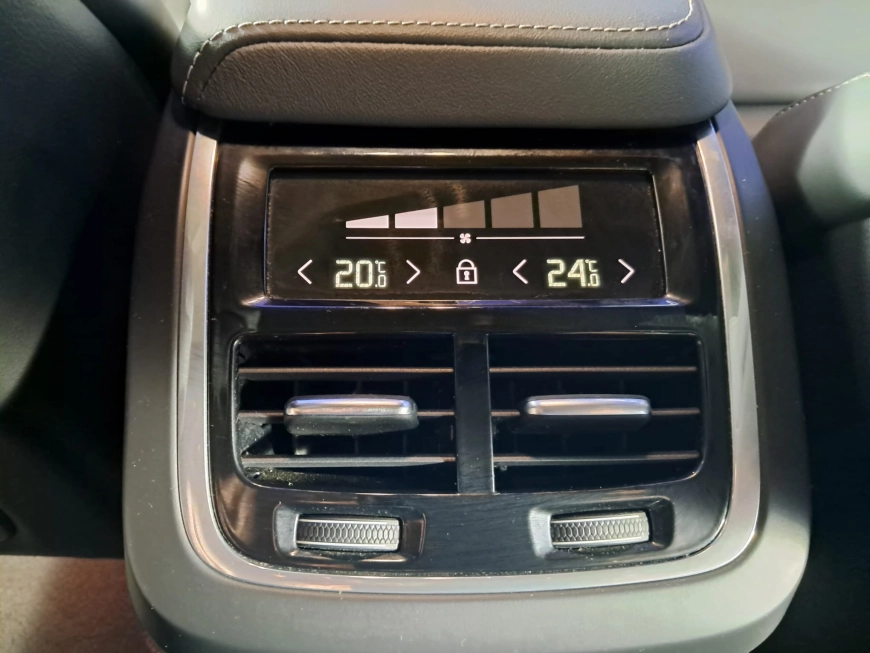 VOLVO XC60 R-DESIGN 2.0TD HYBRID AWD AT8 197CP 2022