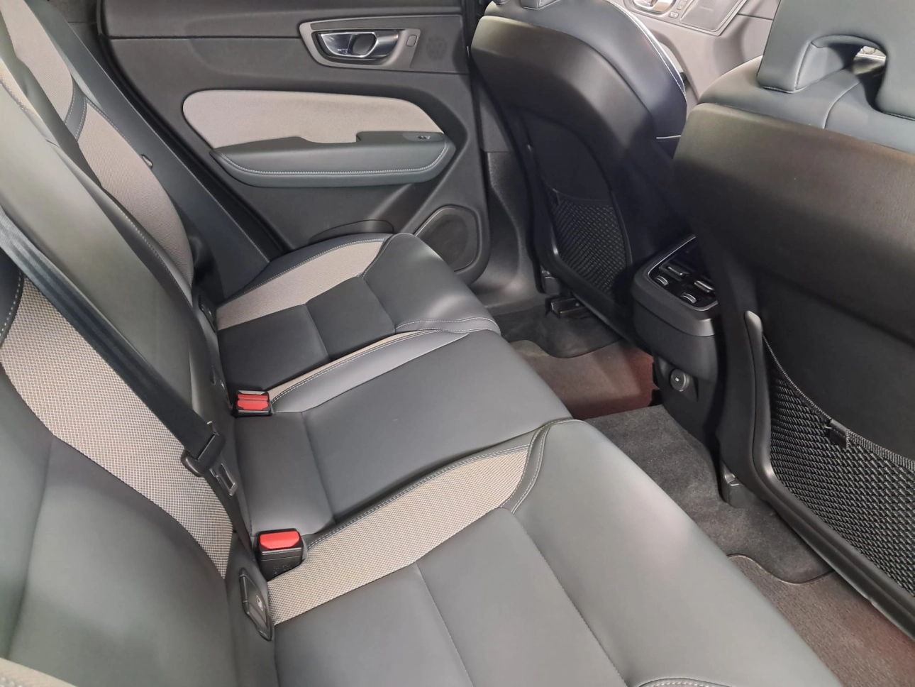VOLVO XC60 R-DESIGN 2.0TD HYBRID AWD AT8 197CP 2022