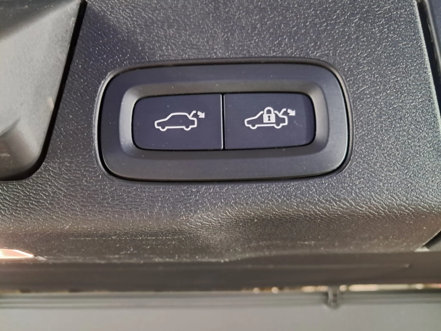 VOLVO XC60 R-DESIGN 2.0TD HYBRID AWD AT8 197CP 2022