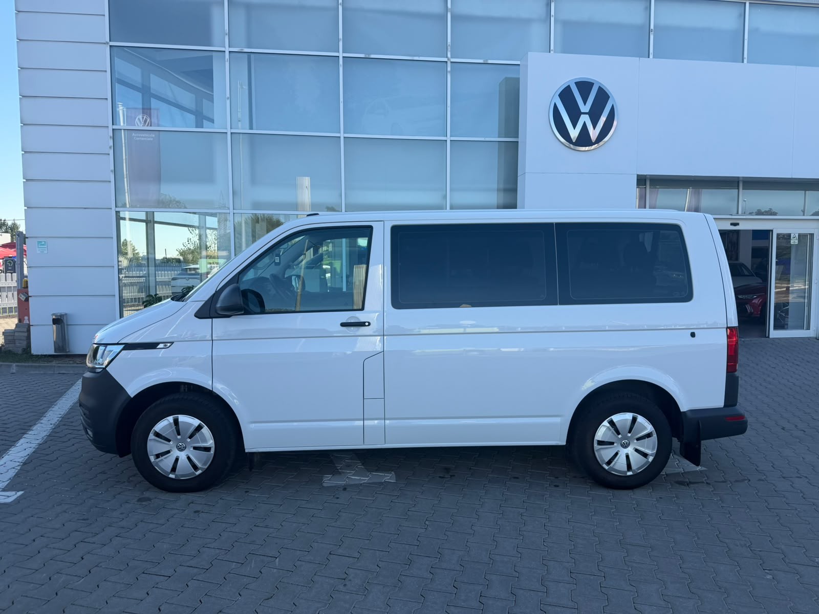 VOLKSWAGEN Transporter 2023 — imagine 5