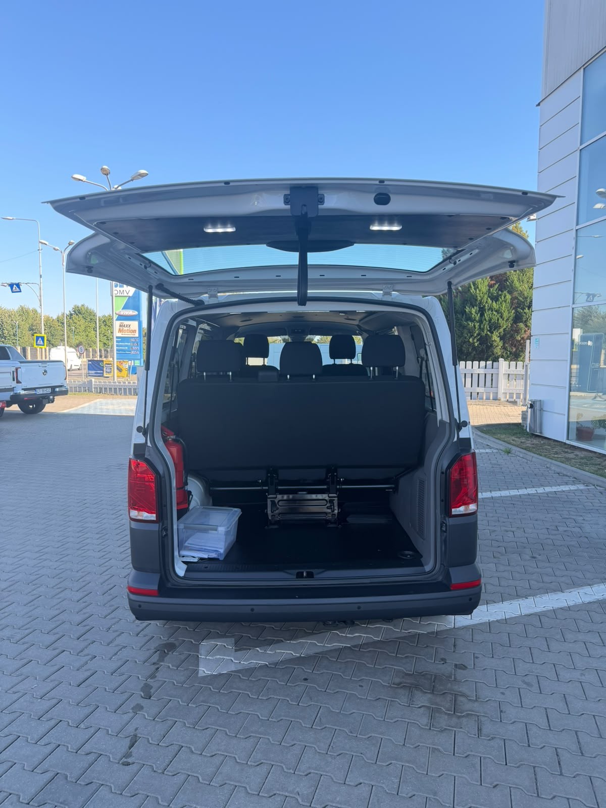 VOLKSWAGEN Transporter 2023 — imagine 14