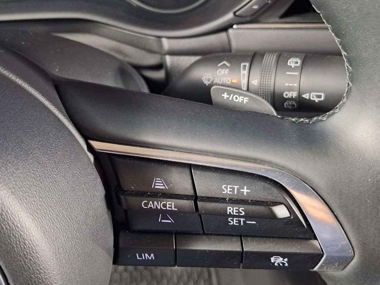 MAZDA 3 EXLUSIV-LINE E-SKYACTIV X 6AT 186CP 2023