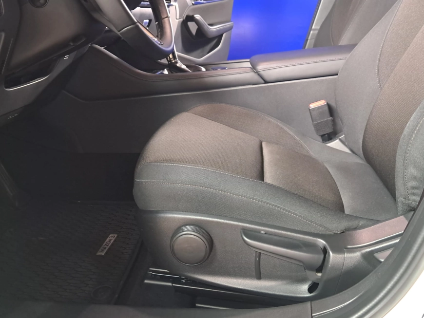 MAZDA 3 EXLUSIV-LINE E-SKYACTIV X 6AT 186CP 2023