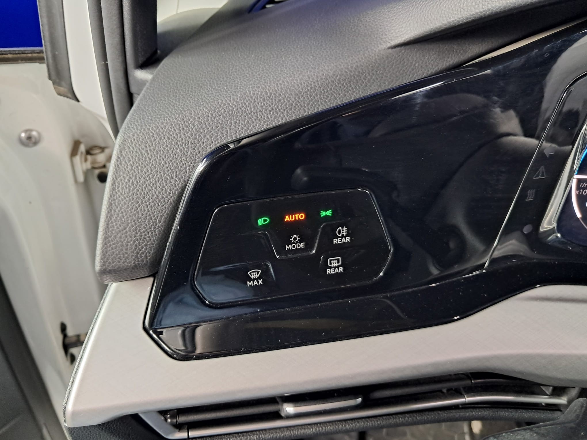 VOLKSWAGEN Golf 2022 — imagine 9