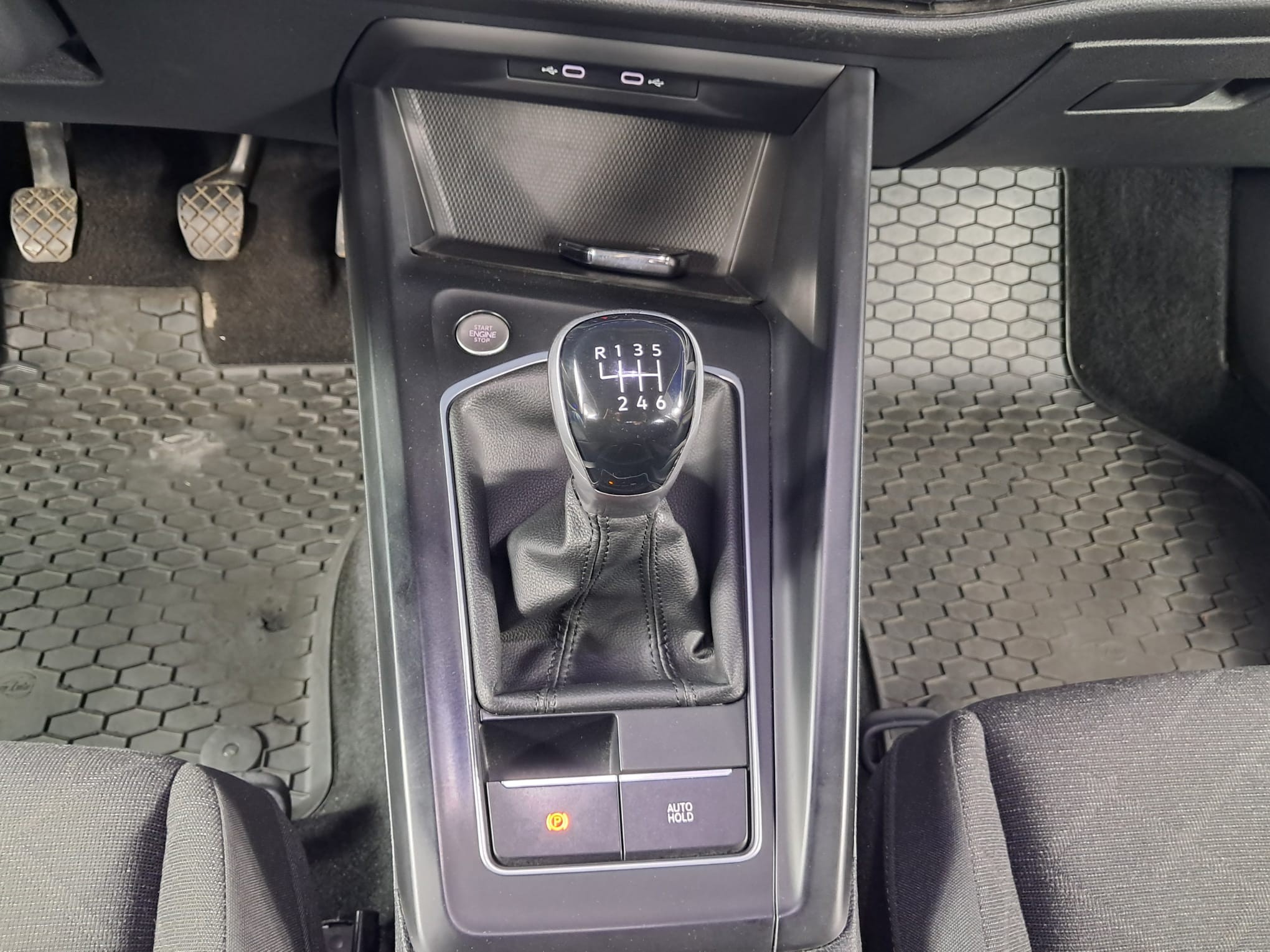 VOLKSWAGEN Golf 2022 — imagine 13