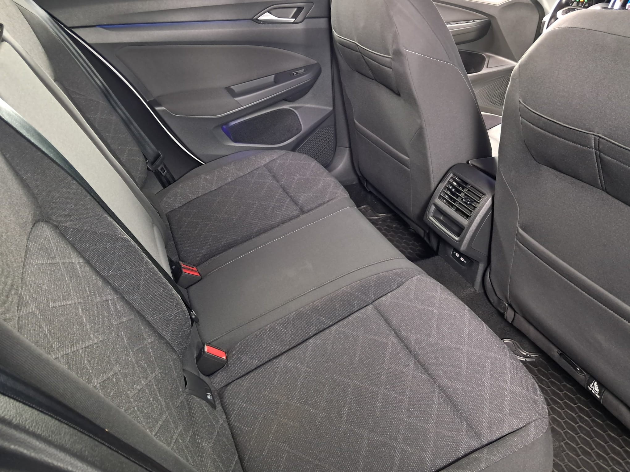 VOLKSWAGEN Golf 2022 — imagine 19