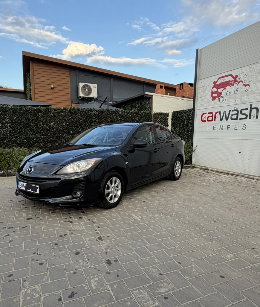 Mazda 3 Sedan 2013