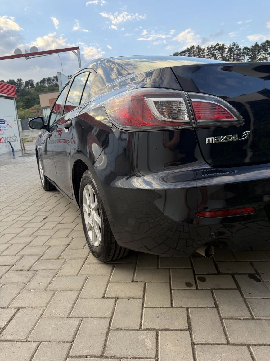 Mazda 3 Sedan 2013