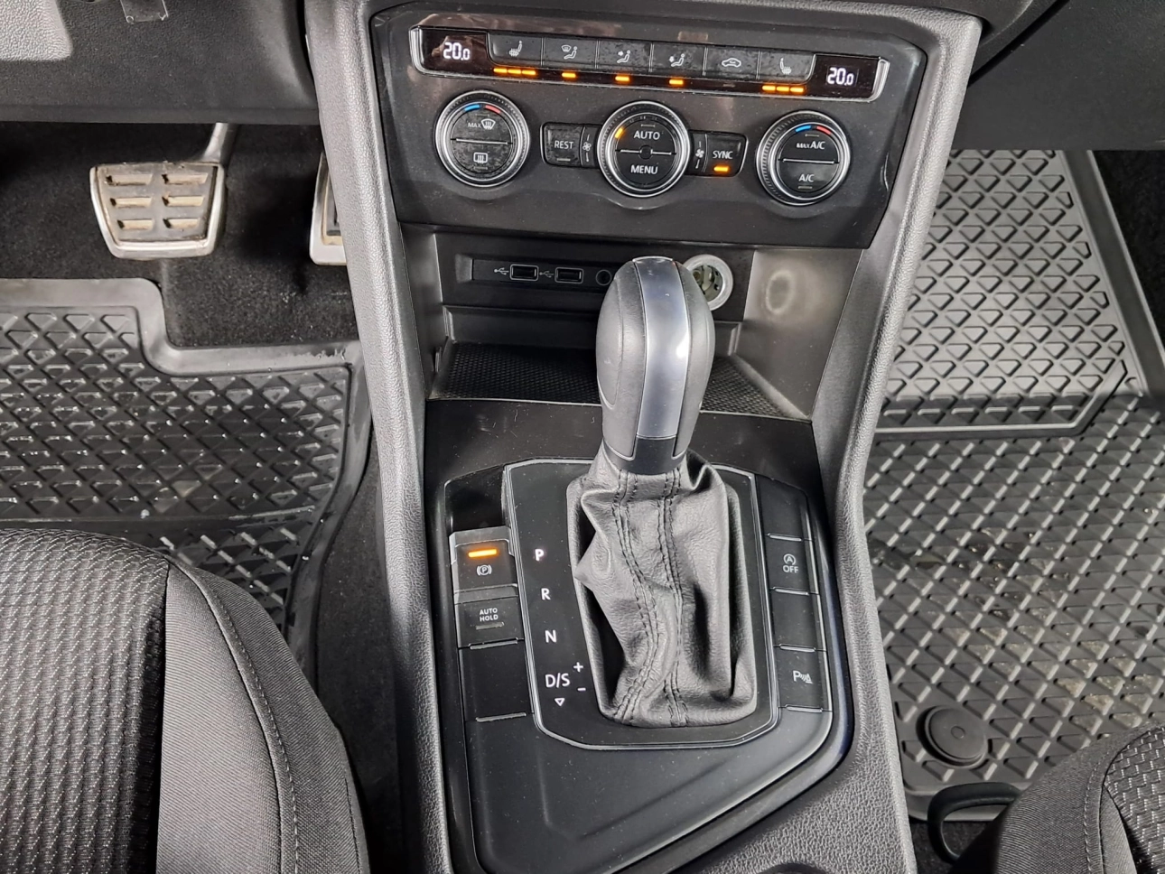 VOLKSWAGEN TIGUAN TRENDLINE 1.5TSI ACT DSG 150CP 2020